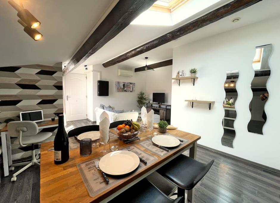 Charme Urbain Sous Les Toits-Terrasse/Clim/Parking Béziers Exterior foto